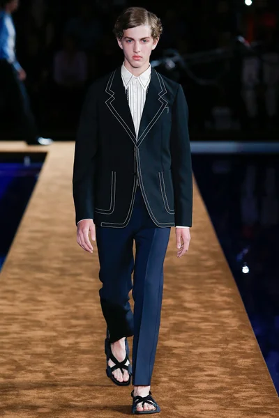 Look 44